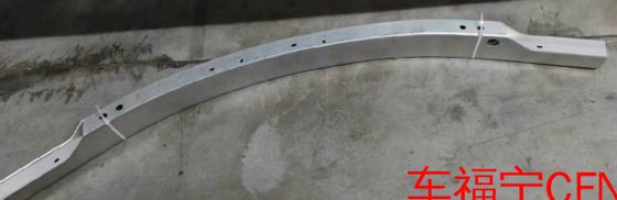 टेस्ला मॉडल एस 2021 के लिए यूनिवर्सल ब्लैक फ्रंट बंपर बीम